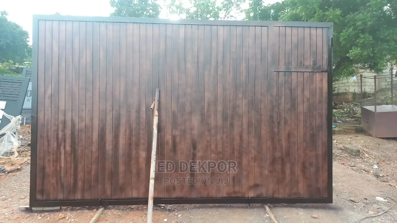 Cf Wooding Metal Gate
