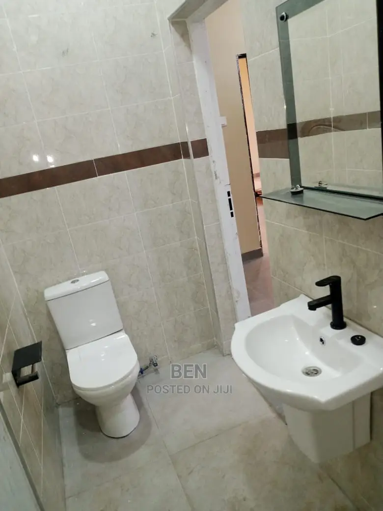 6bdrm Mansion in Pokuase New Road, Ablekuma for sale