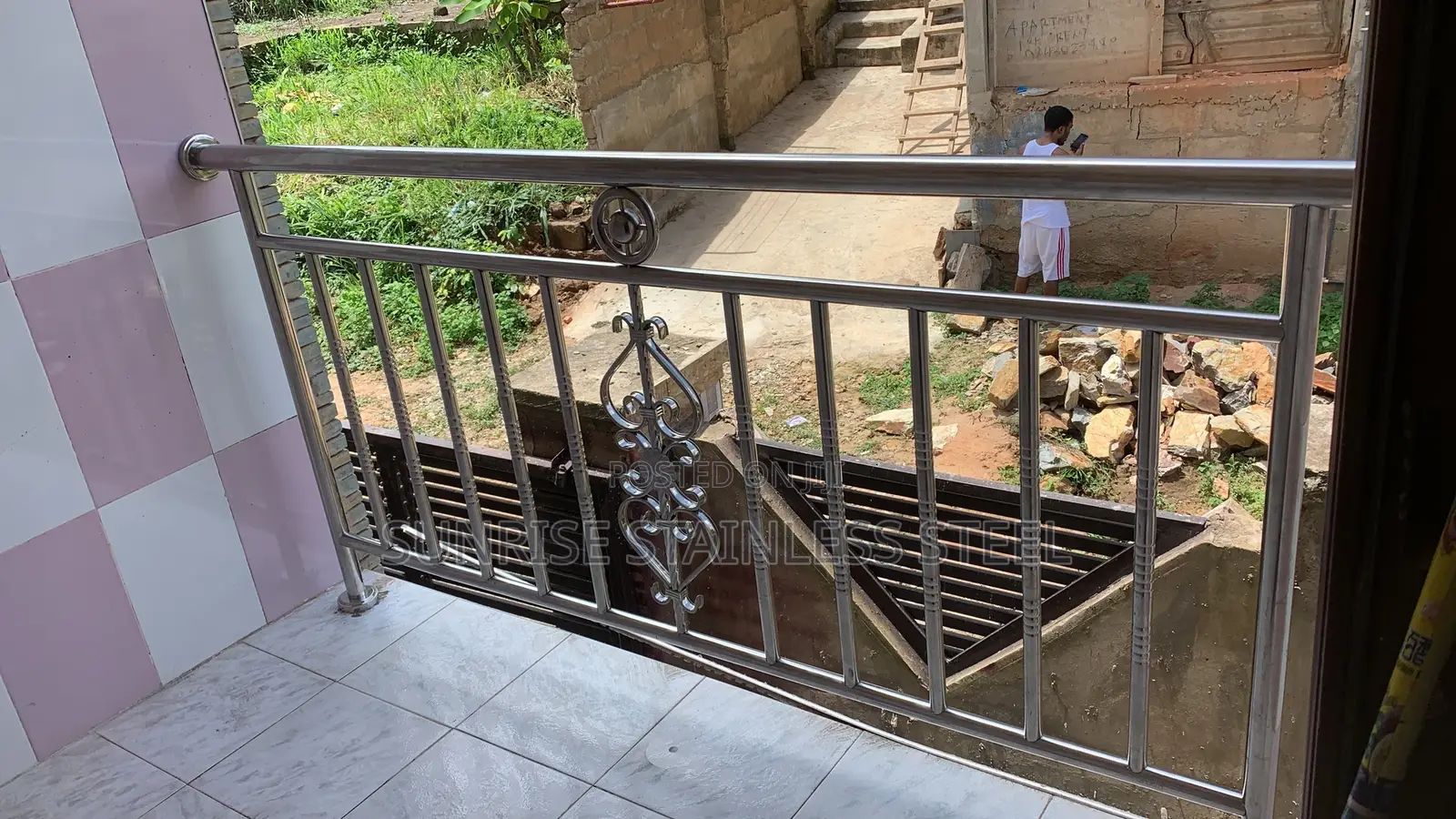 Stainless Glass Balustrade and Flowers Design