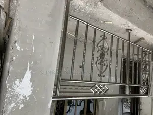 Stainless Glass Balustrade and Flowers Design