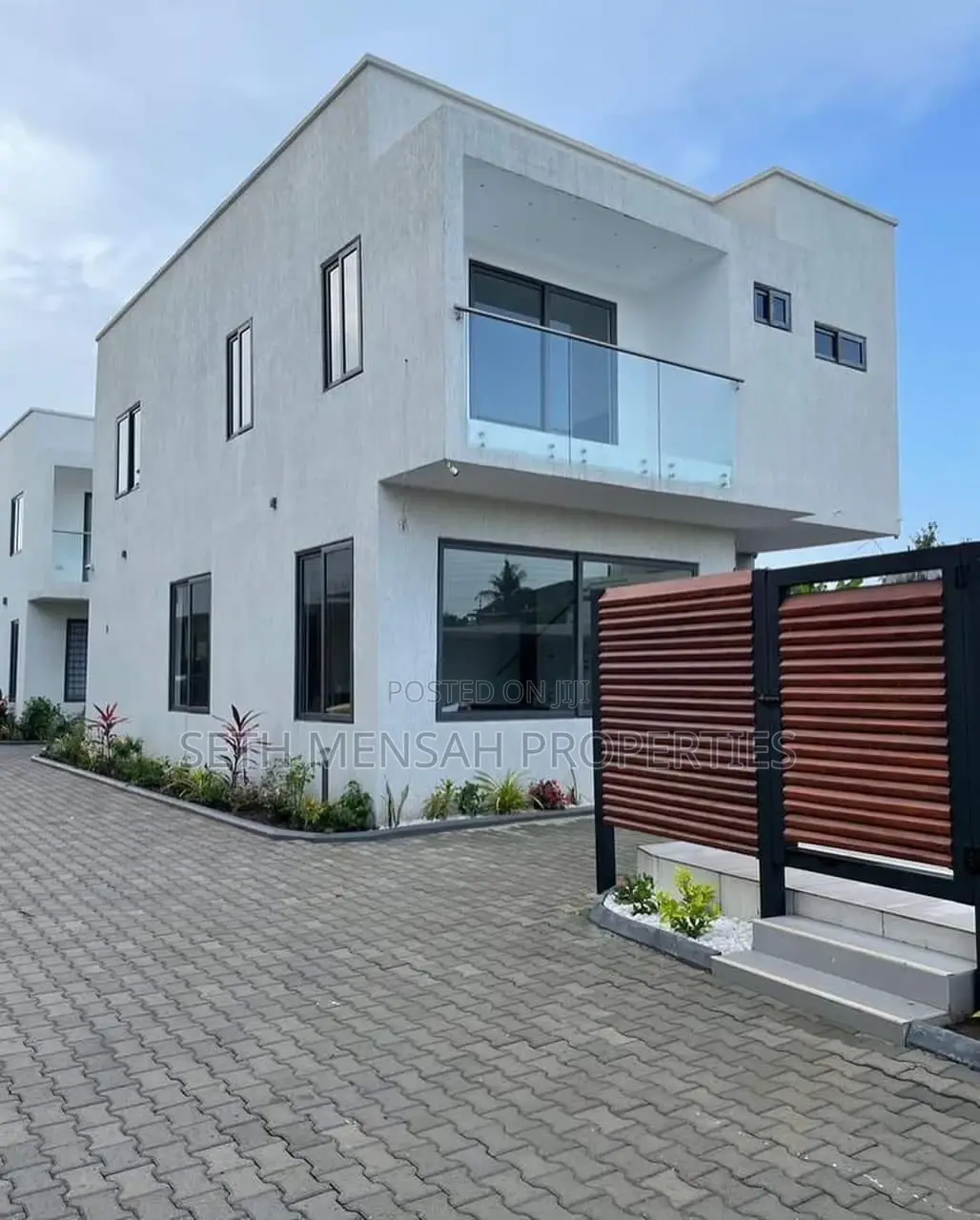 Furnished 3bdrm Townhouse / Terrace in Dzorwulu for rent