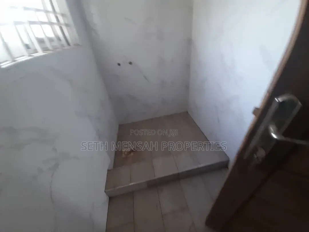 5bdrm House in North Legon for sale