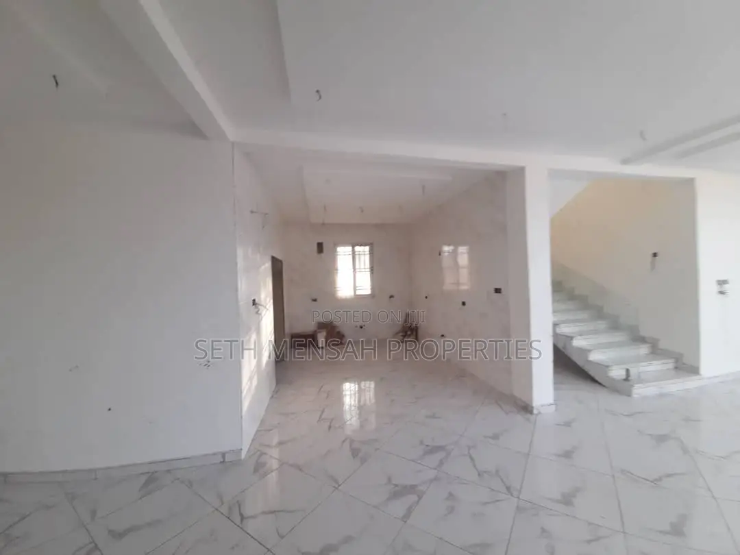 5bdrm House in North Legon for sale