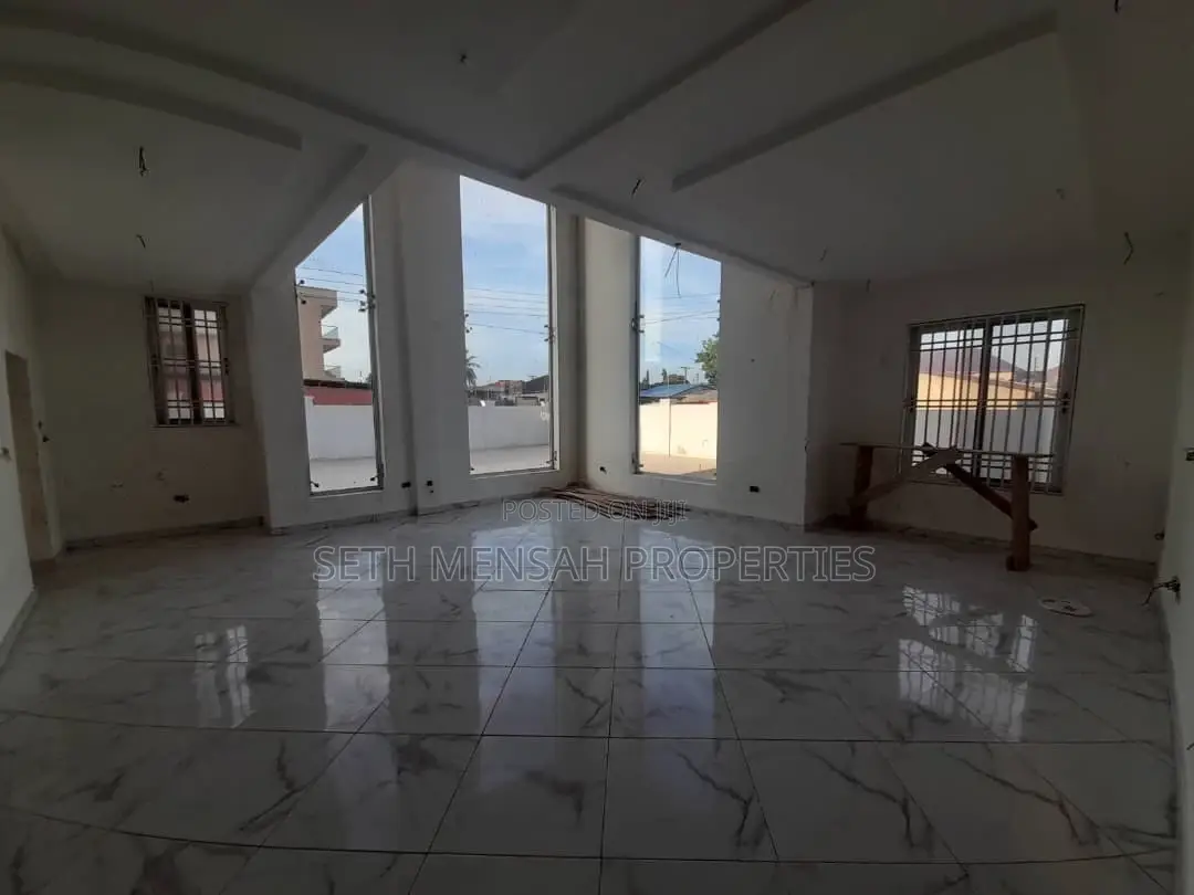 5bdrm House in North Legon for sale