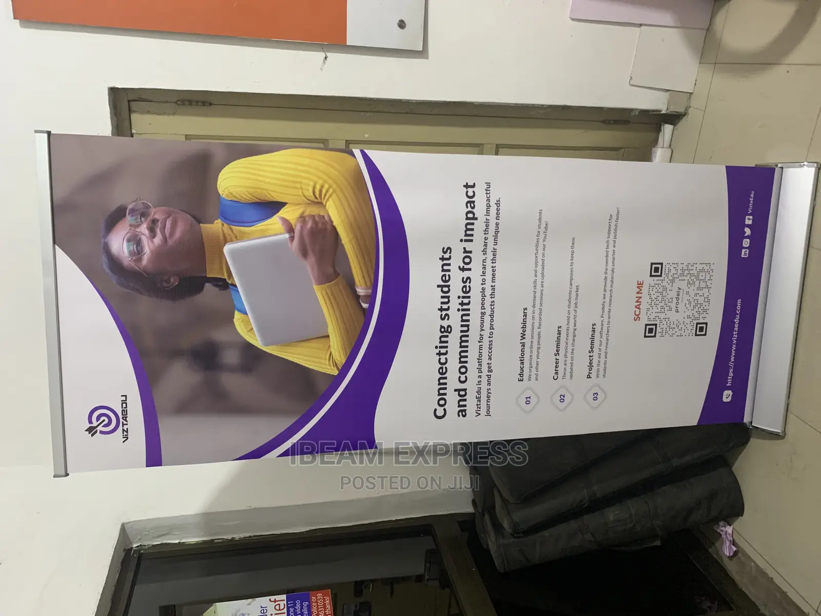 Pull Up Banner With Machine