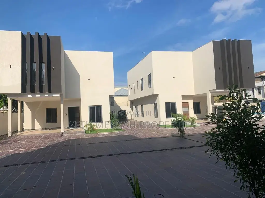 4bdrm Townhouse / Terrace in Skm, Airport Residential Area for rent