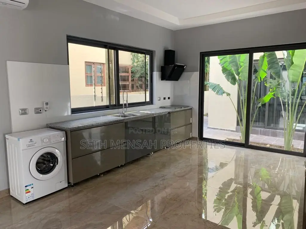 4bdrm Townhouse / Terrace in Skm, Airport Residential Area for rent