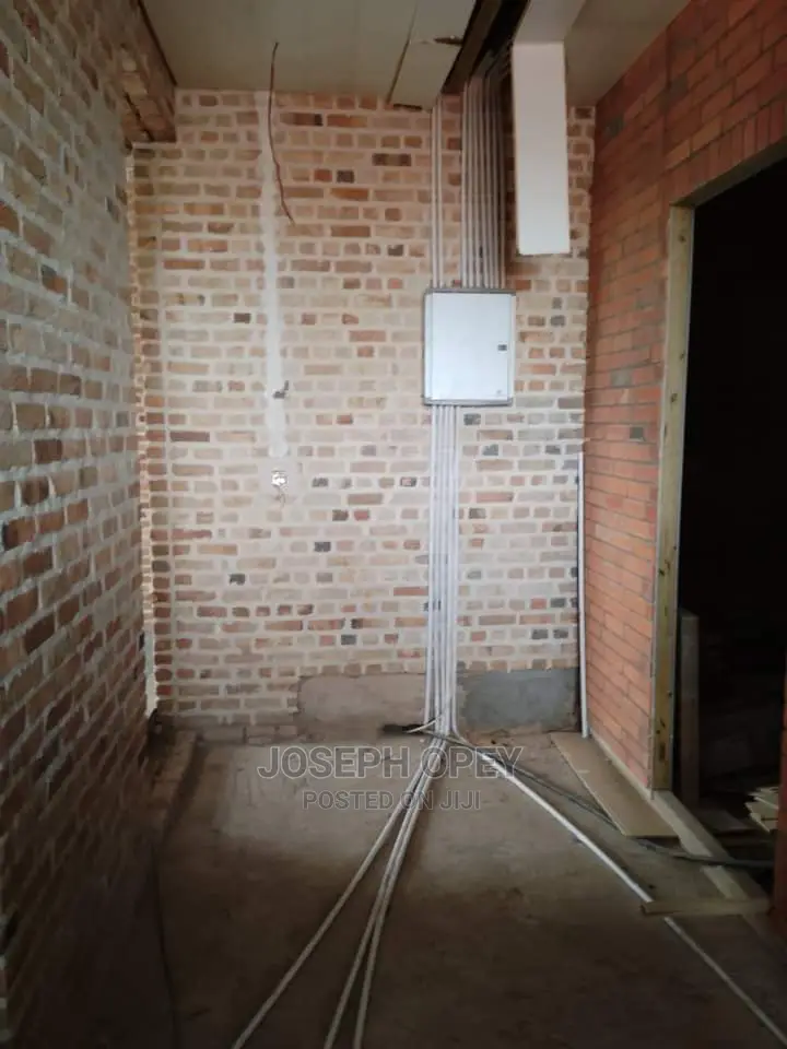 Qualified Electrician