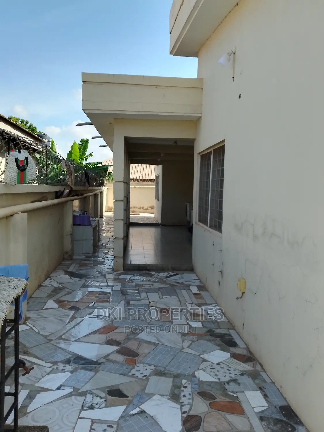 5bdrm House in Dki Properties, Adenta for sale