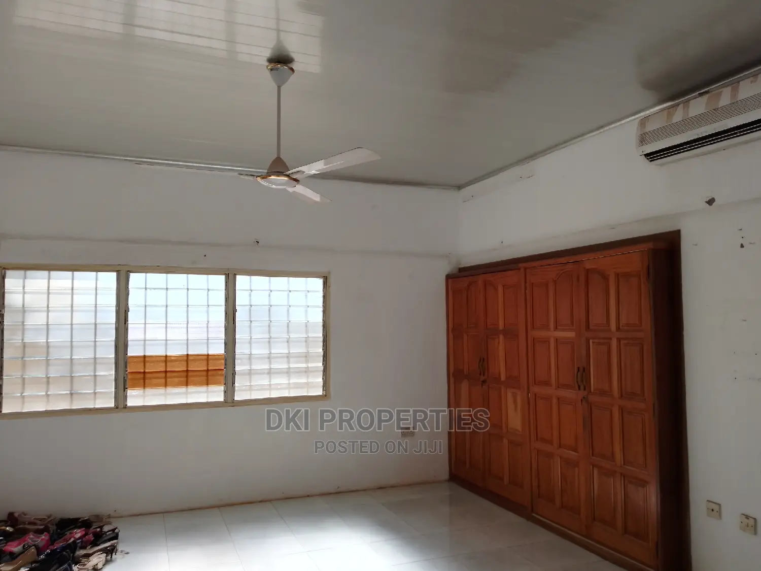 5bdrm House in Dki Properties, Adenta for sale