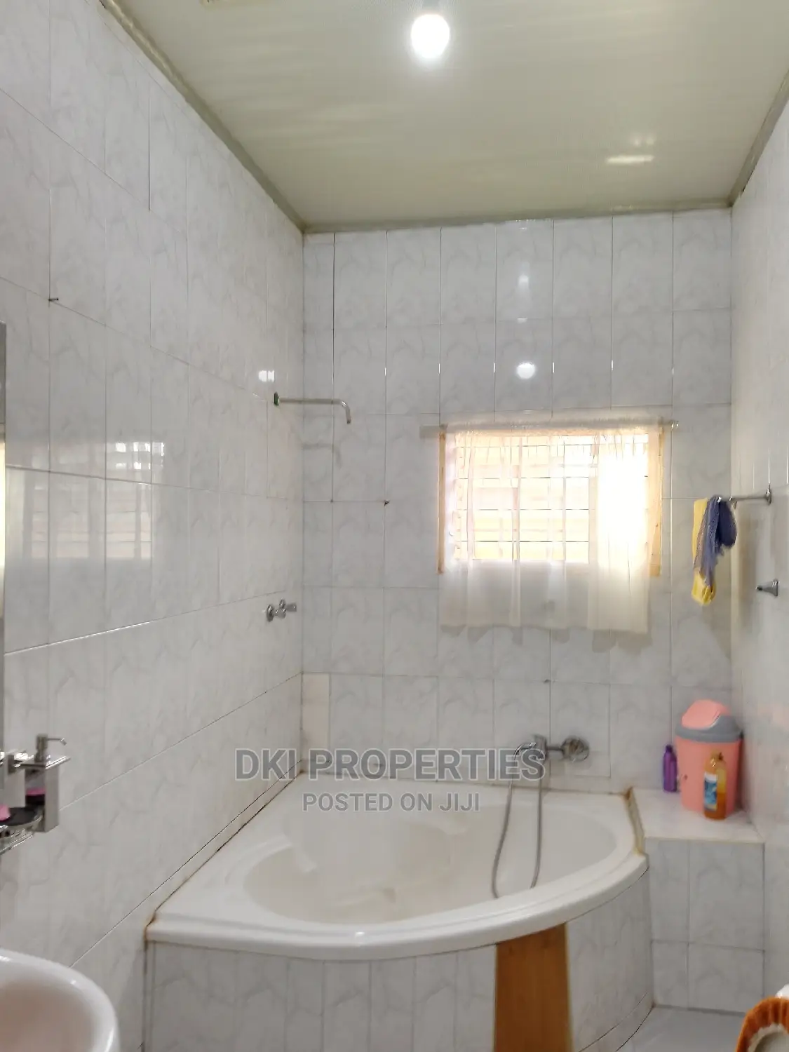 5bdrm House in Dki Properties, Adenta for sale