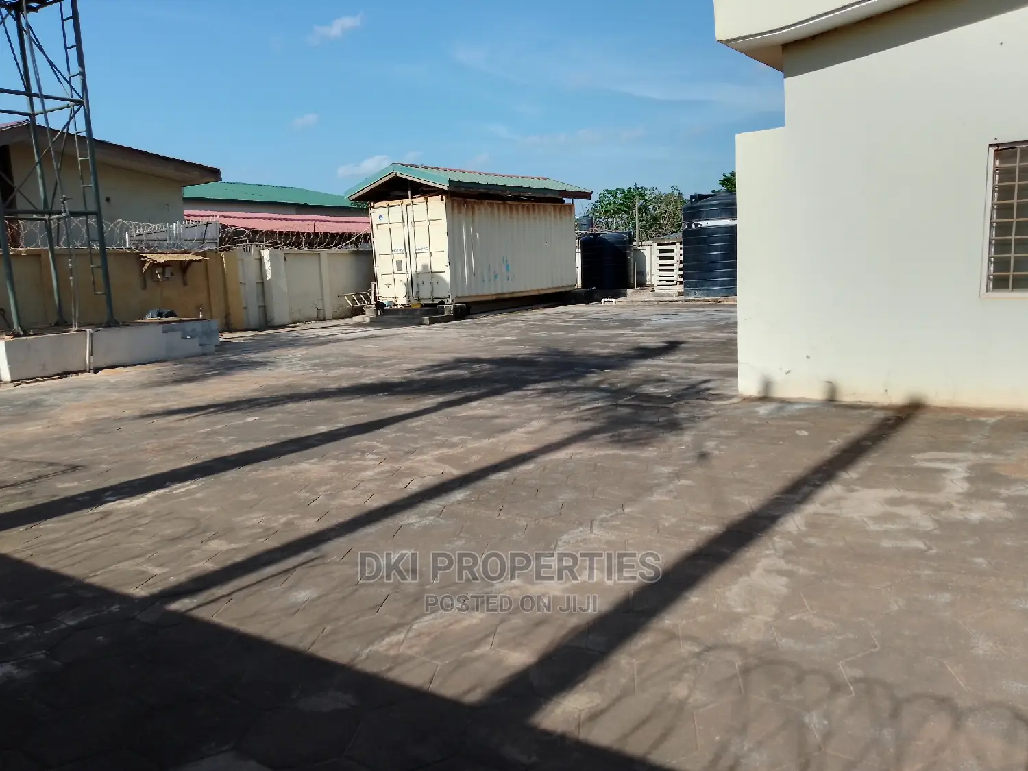 5bdrm House in Dki Properties, Adenta for sale
