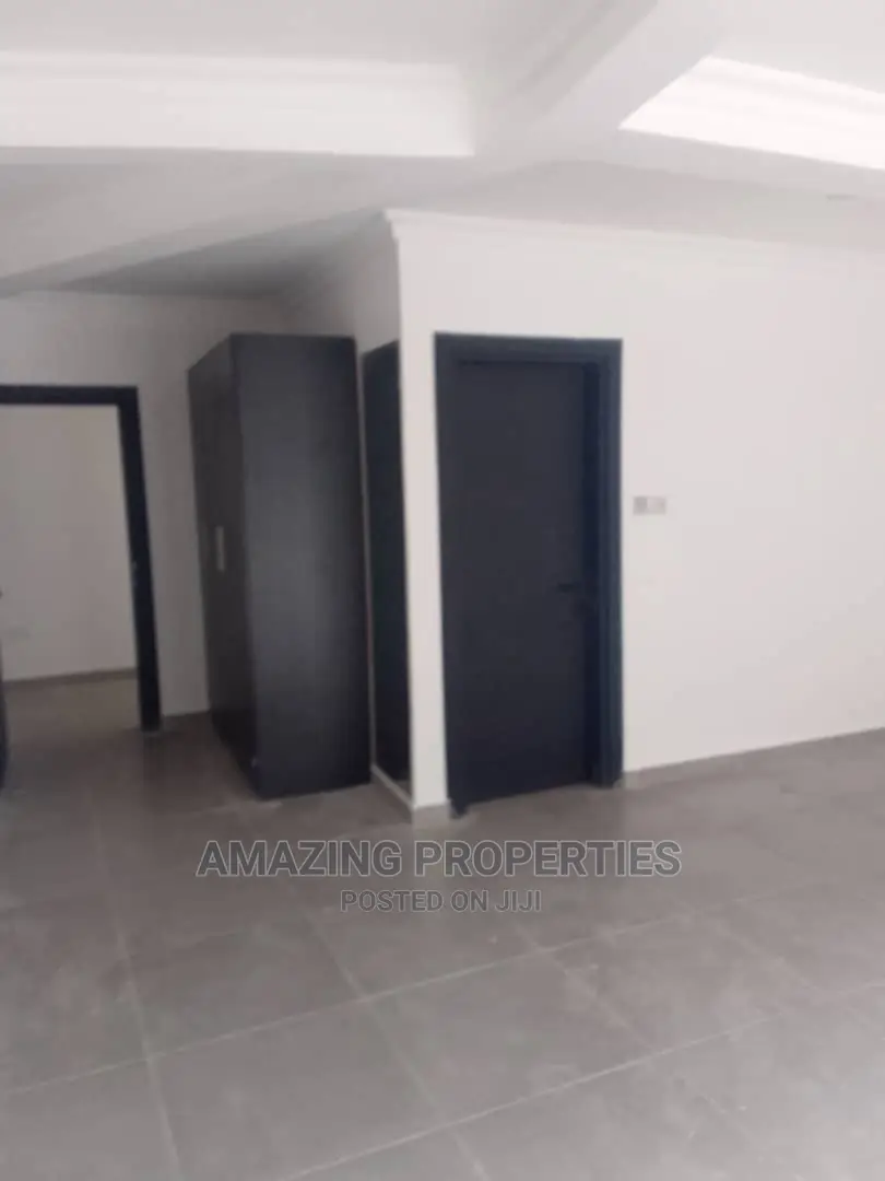 4bdrm Townhouse / Terrace in Cantonments for rent