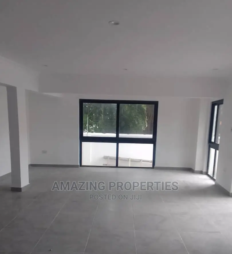 4bdrm Townhouse / Terrace in Cantonments for rent