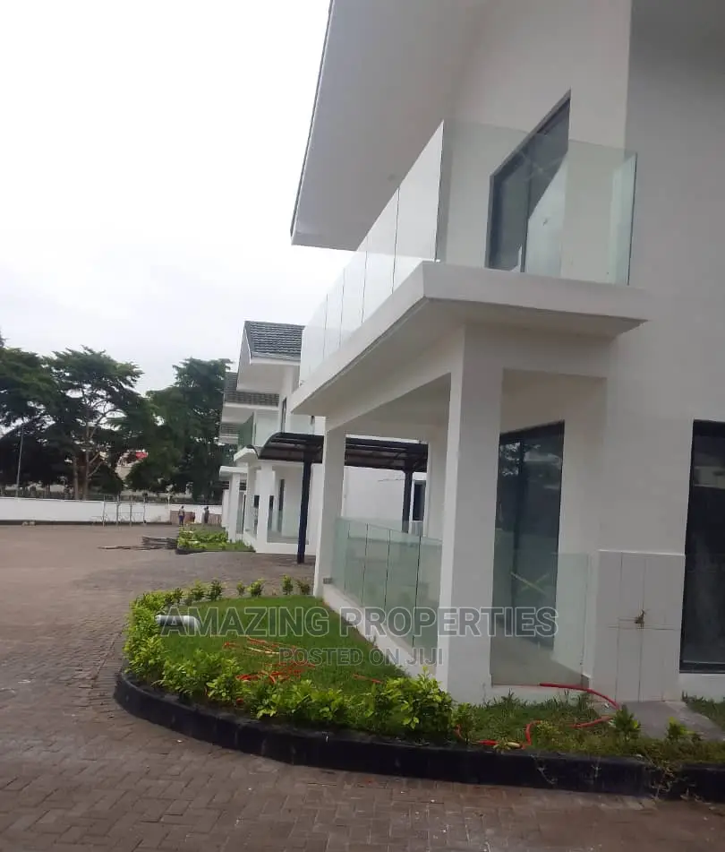 4bdrm Townhouse / Terrace in Cantonments for rent