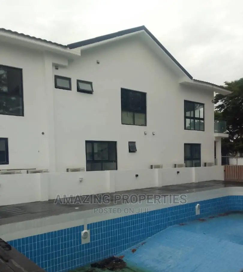 4bdrm Townhouse / Terrace in Cantonments for rent