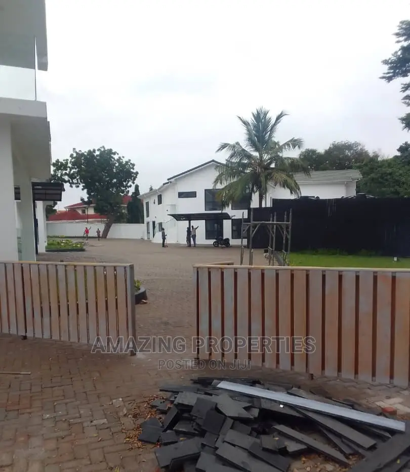 4bdrm Townhouse / Terrace in Cantonments for rent