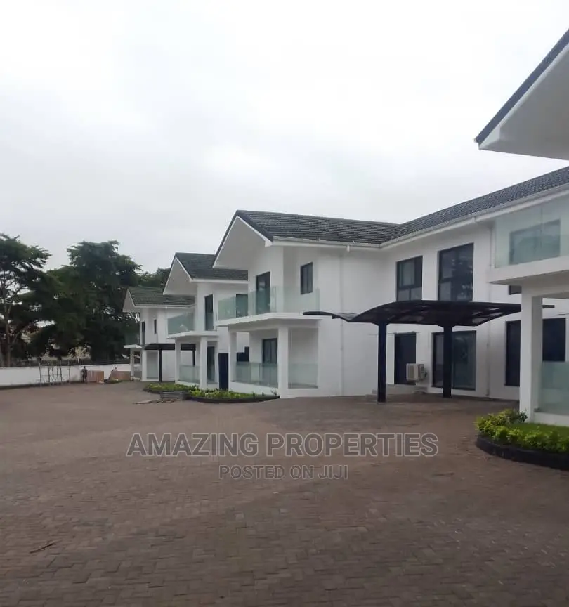4bdrm Townhouse / Terrace in Cantonments for rent