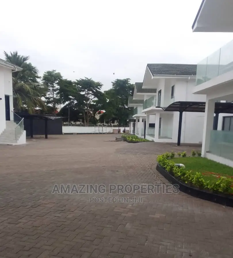 4bdrm Townhouse / Terrace in Cantonments for rent