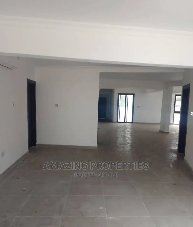 4bdrm Townhouse / Terrace in Cantonments for rent