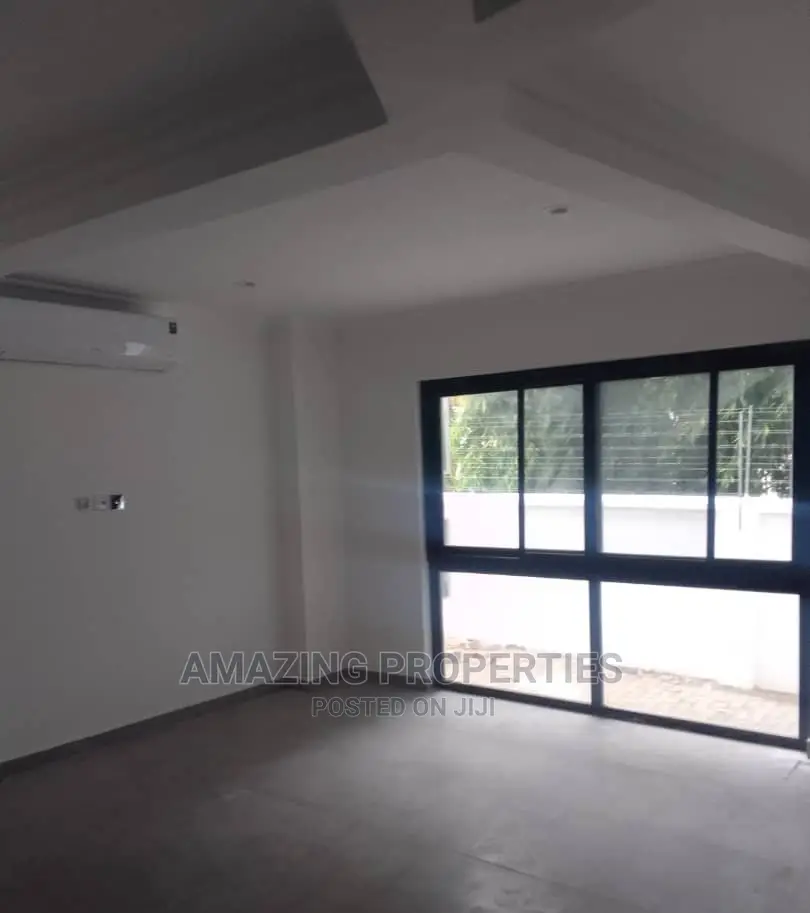 4bdrm Townhouse / Terrace in Cantonments for rent