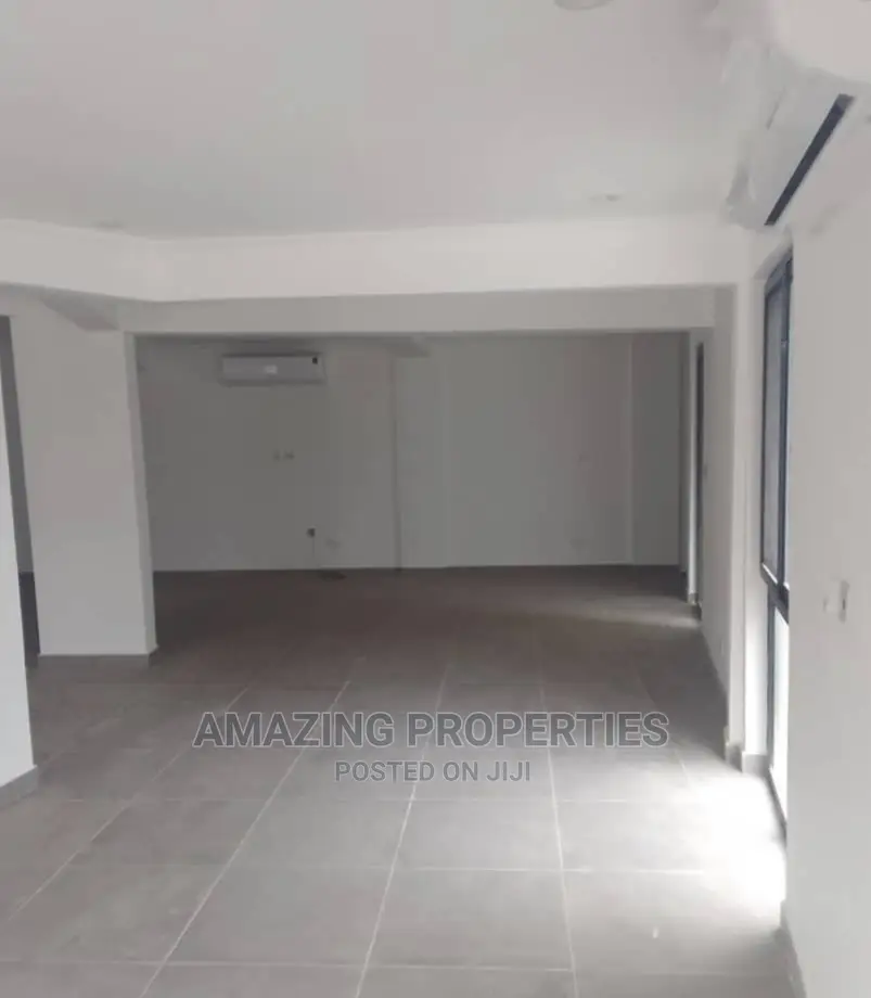 4bdrm Townhouse / Terrace in Cantonments for rent