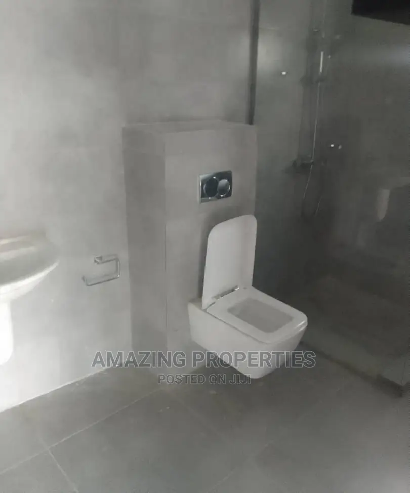 4bdrm Townhouse / Terrace in Cantonments for rent