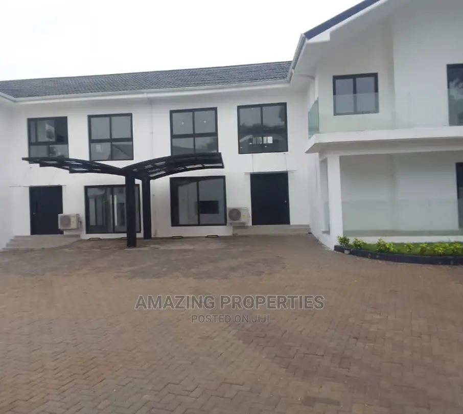 4bdrm Townhouse / Terrace in Cantonments for rent