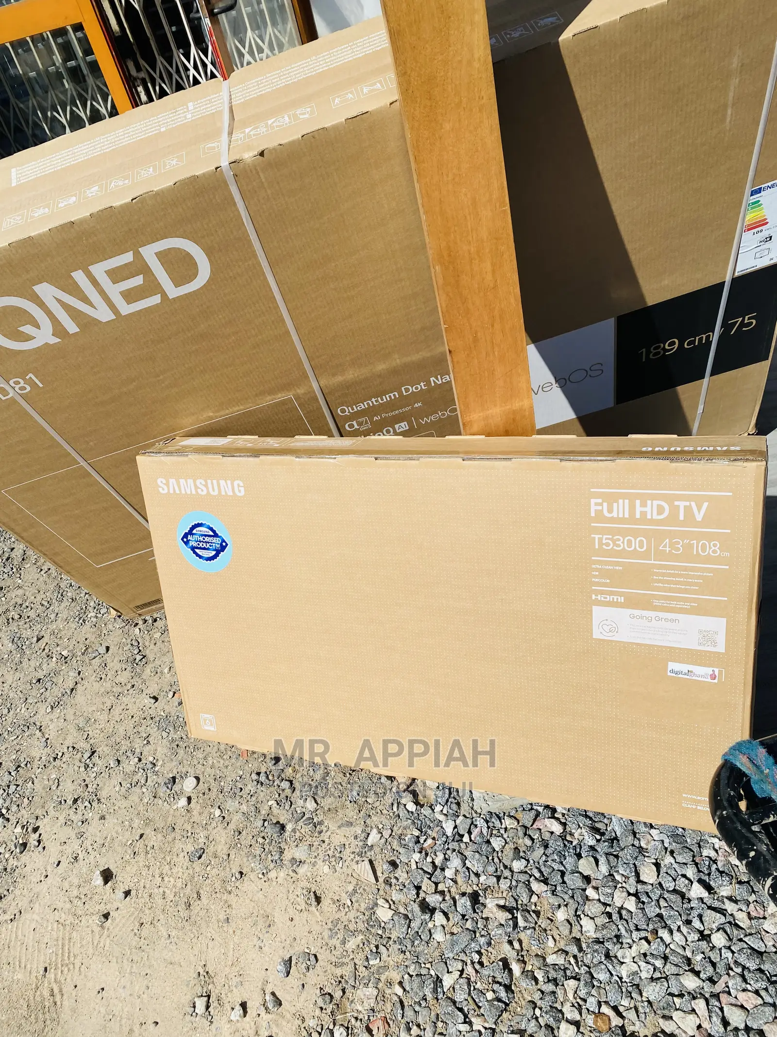 43B8072,High Quality 43” Samsung Class HDR Full HD Smart Tv.