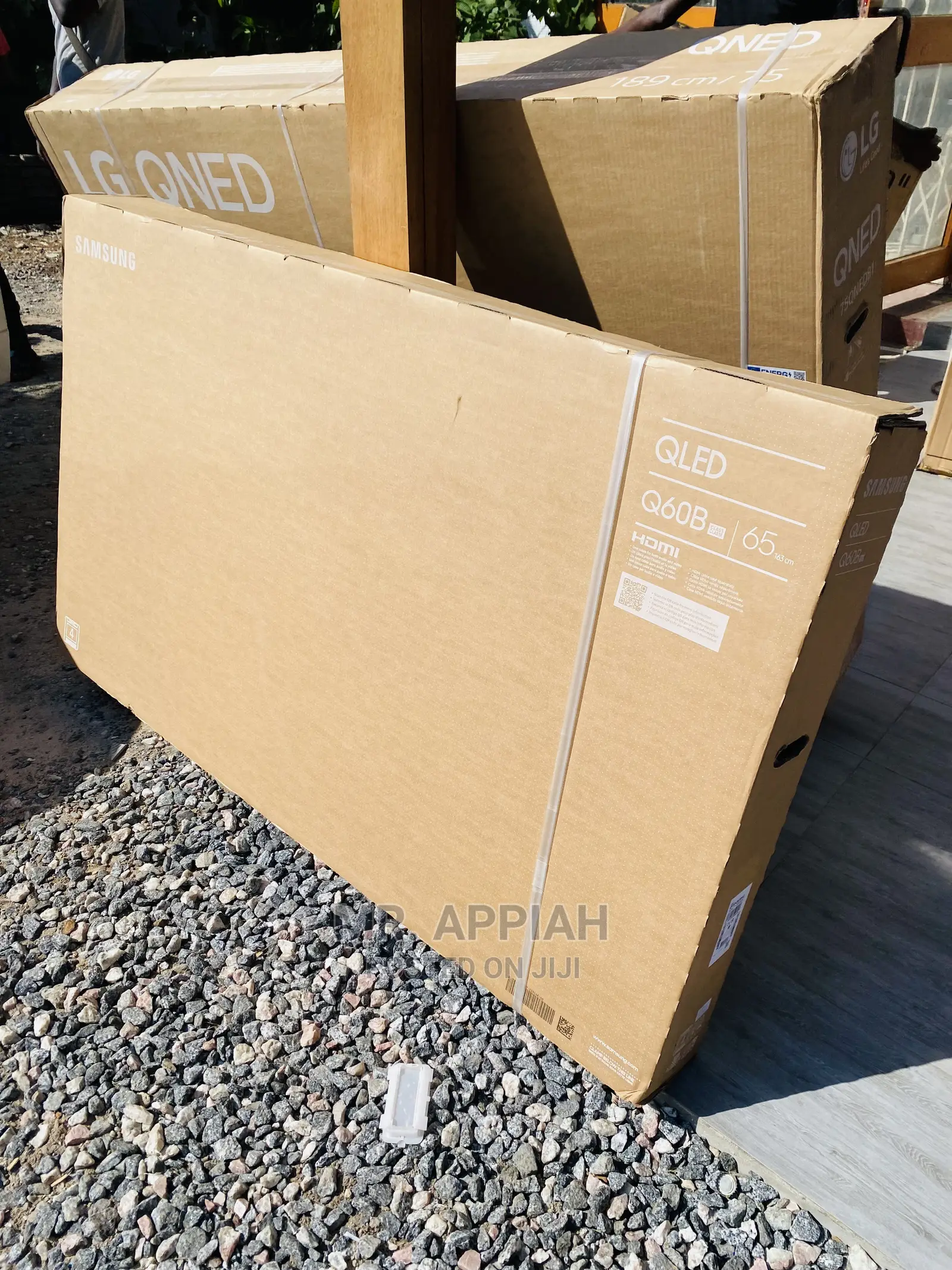 65Q60A,Authentic Samsung 65 QLED Smart Tv at Best Price