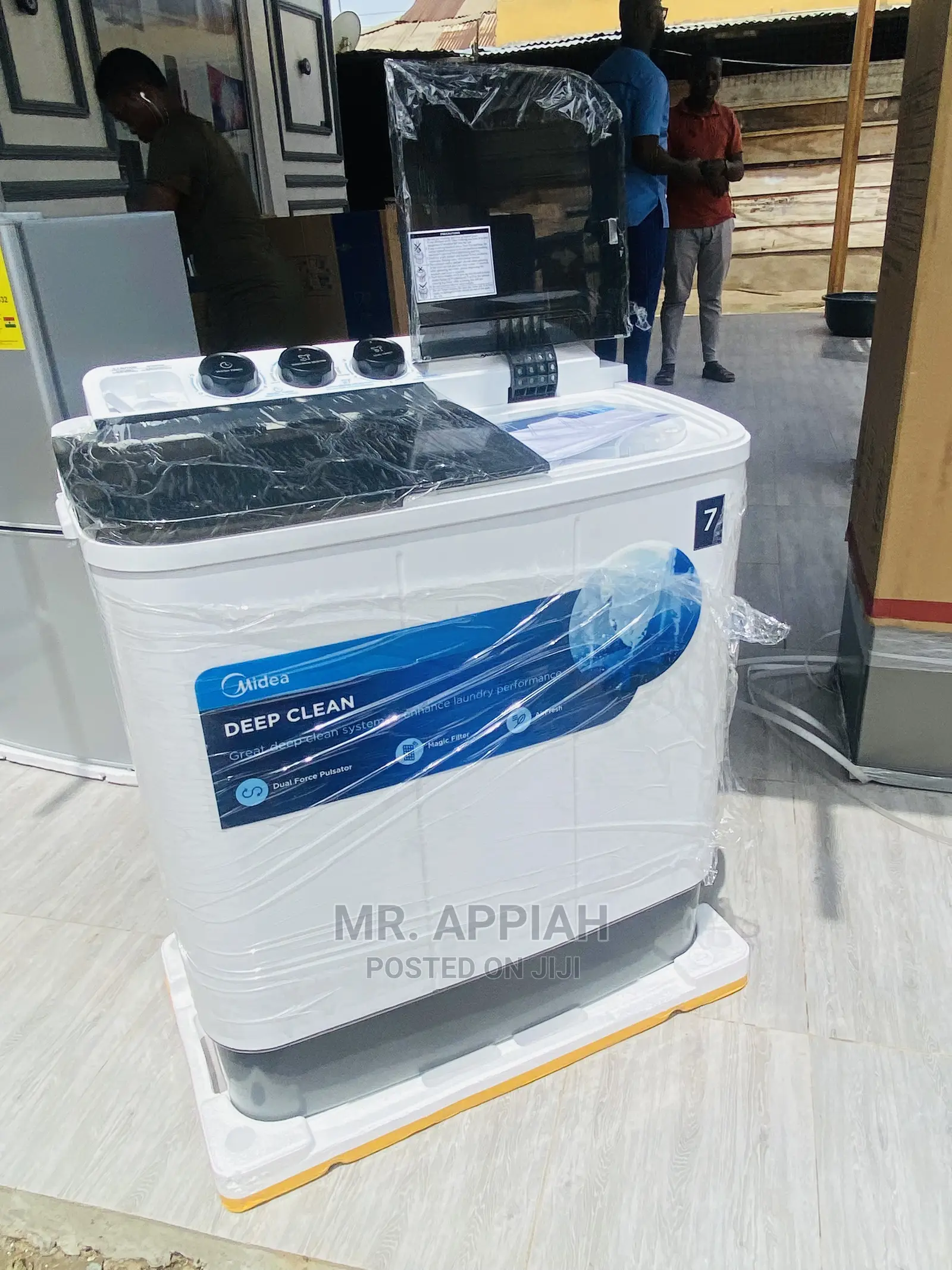 Midea Washingmachine Deep Cleans Clothes(7KG) $$