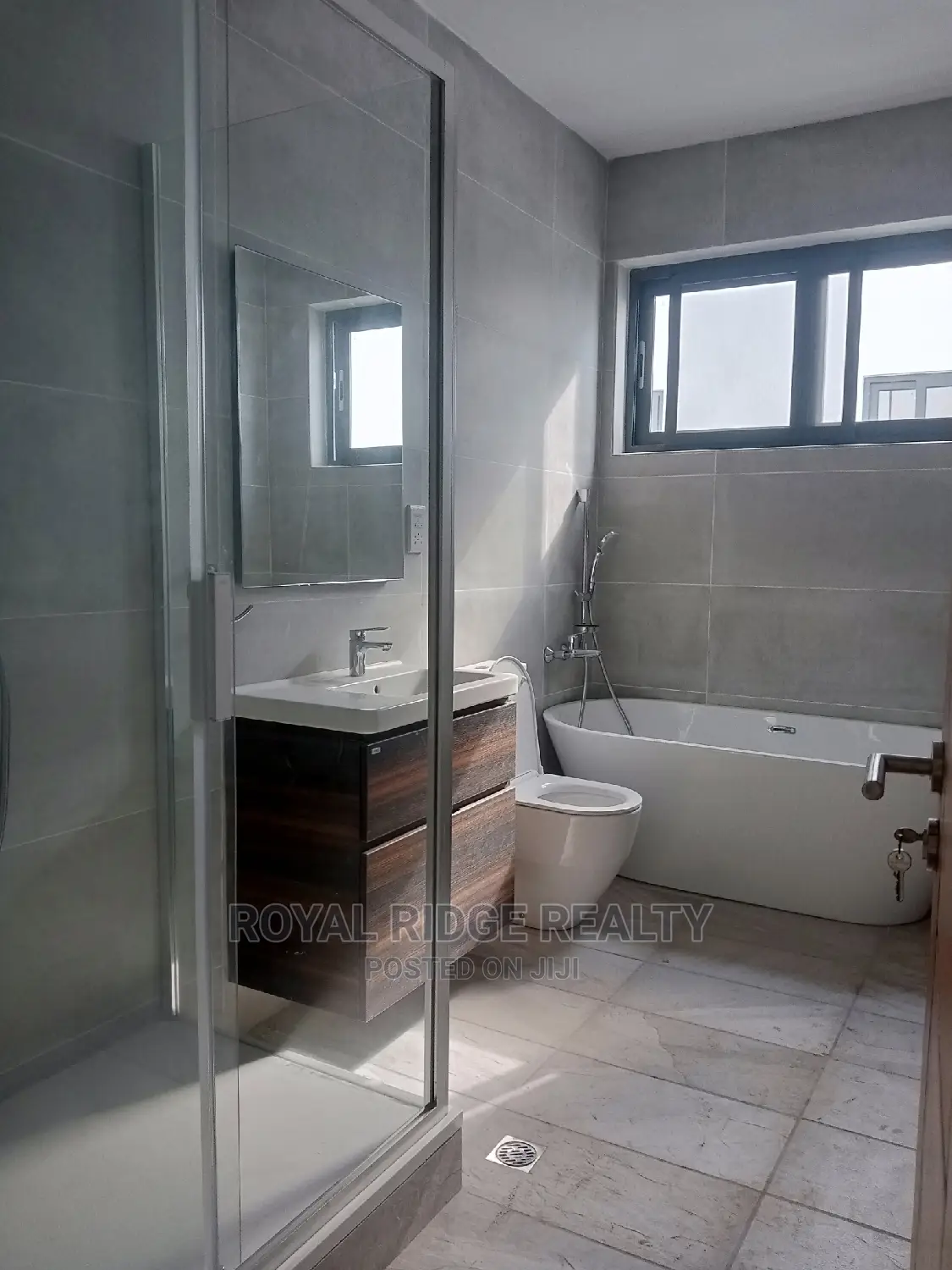 4bdrm Townhouse / Terrace in Tseaddo, Accra Metropolitan for rent