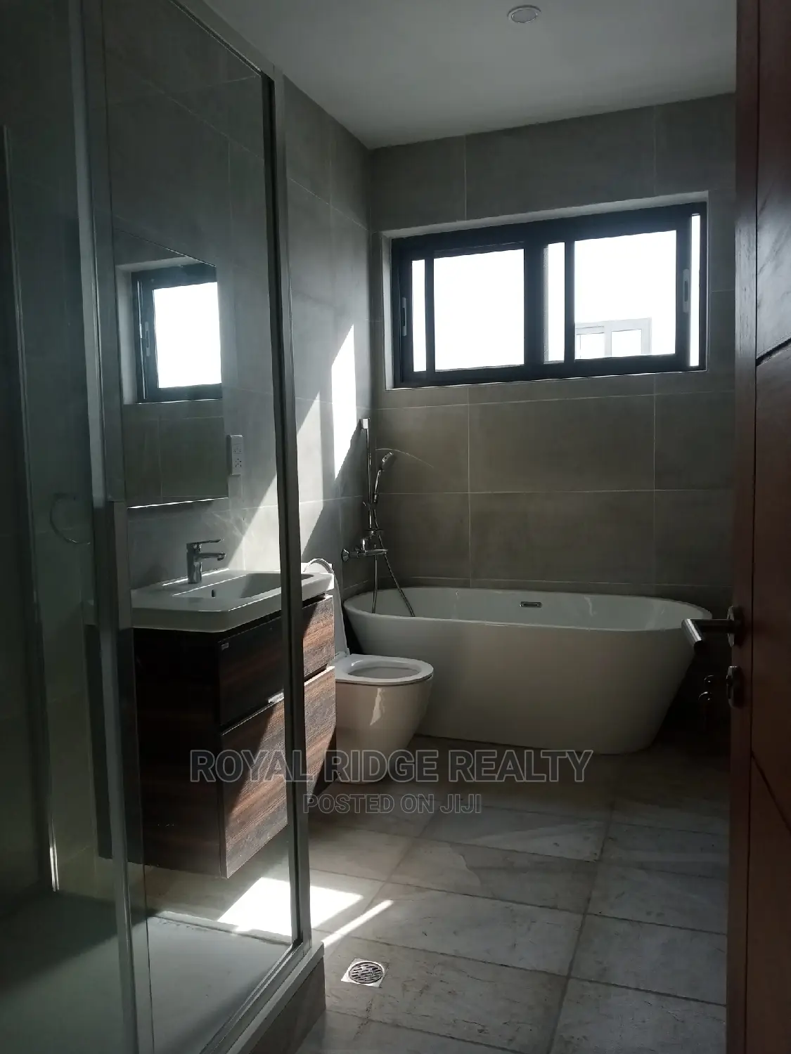 4bdrm Townhouse / Terrace in Tseaddo, Accra Metropolitan for rent