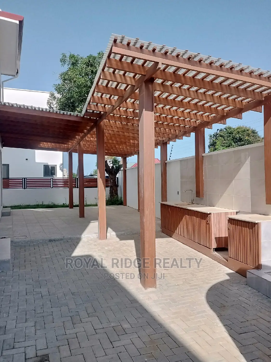 4bdrm Townhouse / Terrace in Tseaddo, Accra Metropolitan for rent