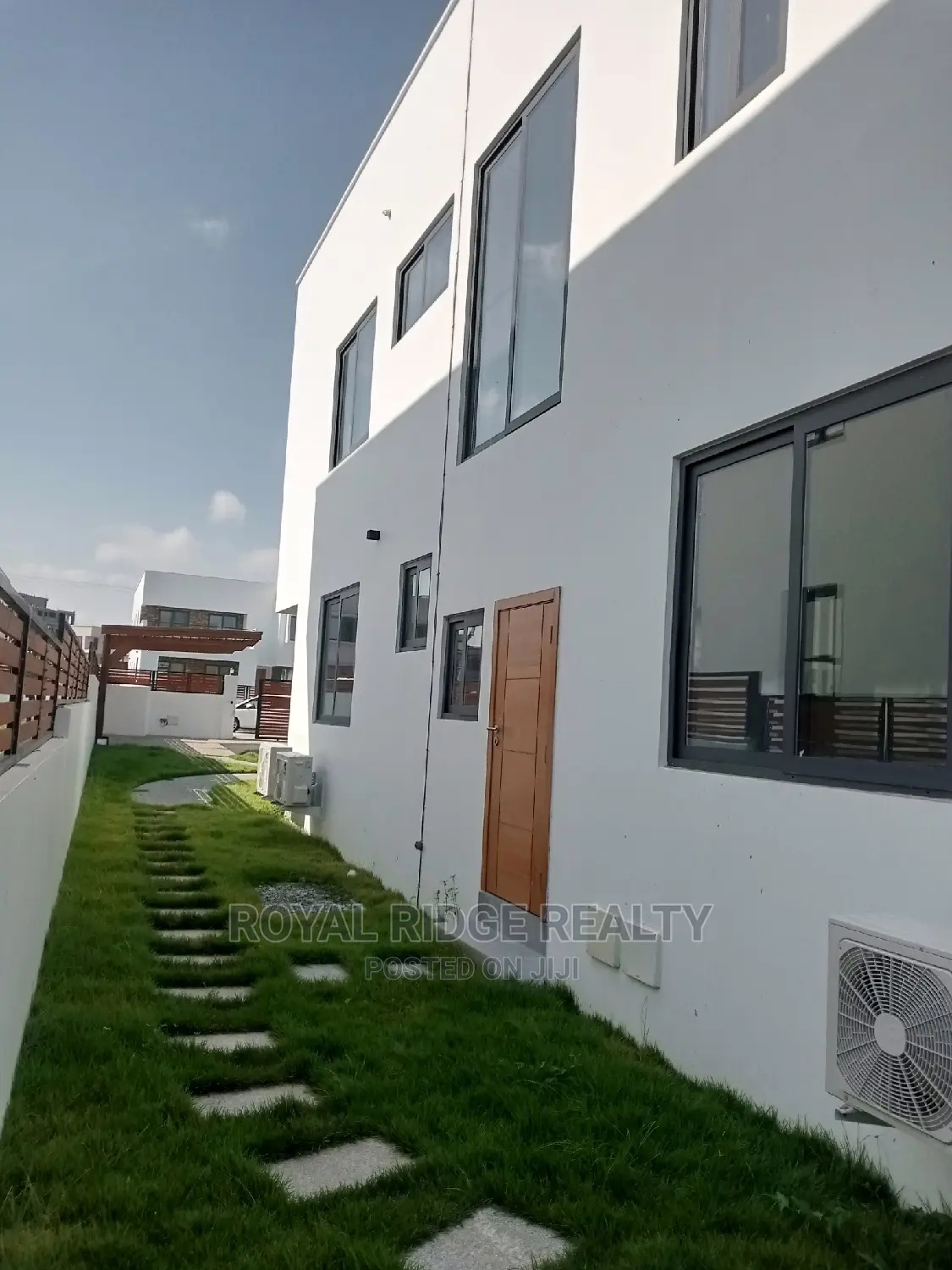 4bdrm Townhouse / Terrace in Tseaddo, Accra Metropolitan for rent