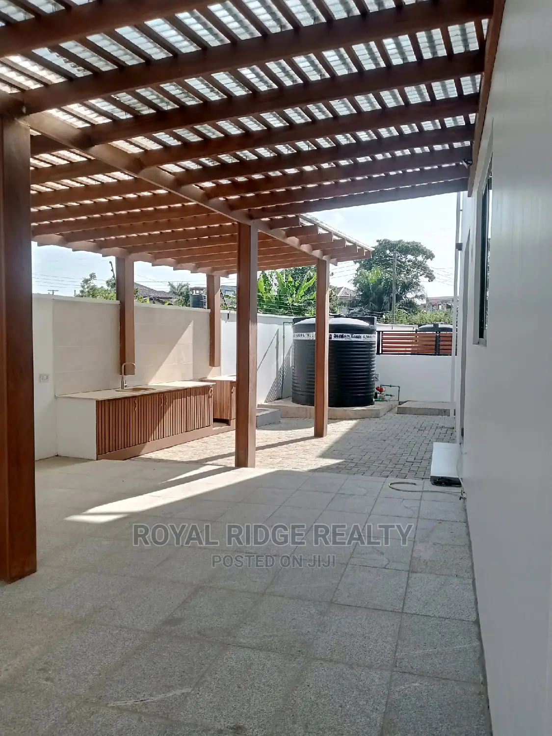 4bdrm Townhouse / Terrace in Tseaddo, Accra Metropolitan for rent