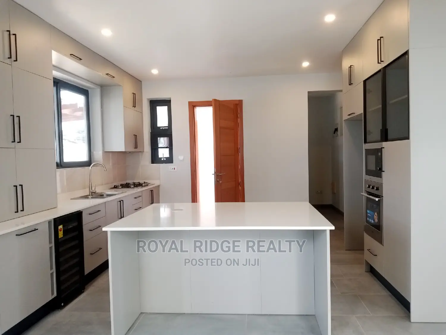 4bdrm Townhouse / Terrace in Tseaddo, Accra Metropolitan for rent