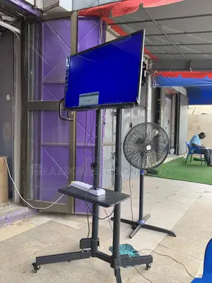 Tv Stand With Wheels Under Suitable For Tv Between 32 -70inchs