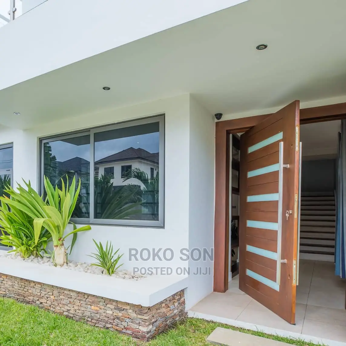 4bdrm Duplex in Dr Roko, The Mall for sale