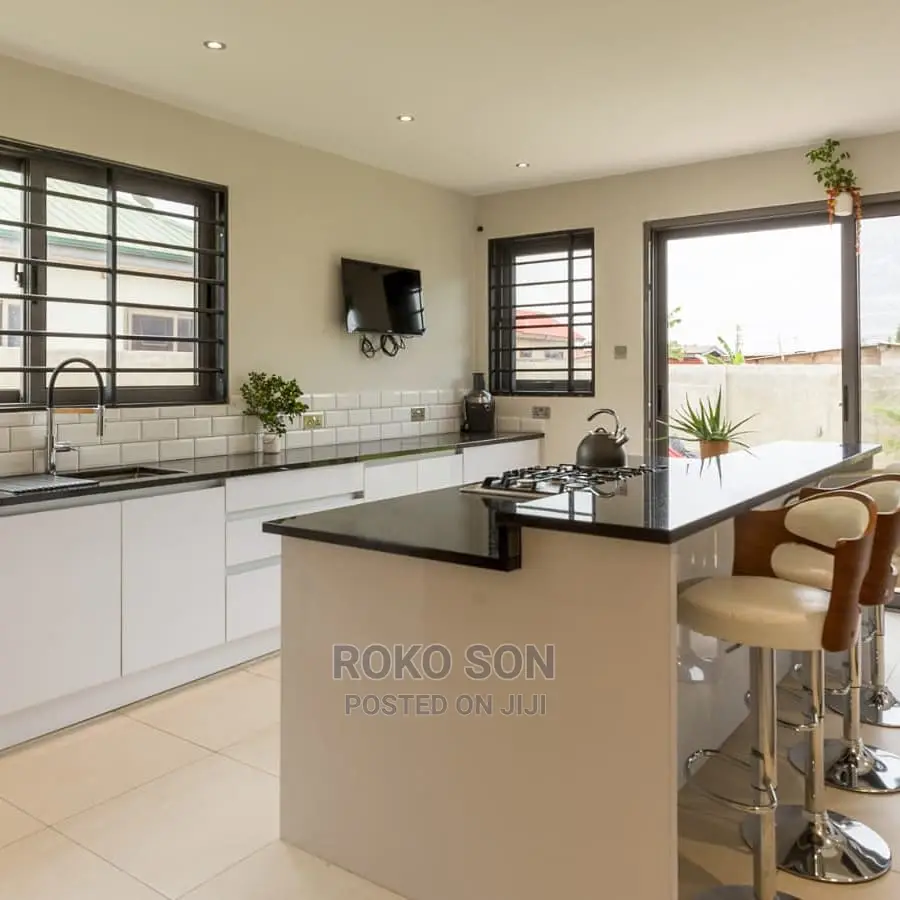 4bdrm Duplex in Dr Roko, The Mall for sale