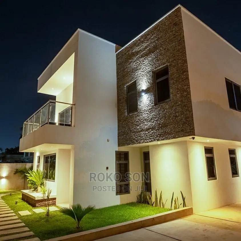4bdrm Duplex in Dr Roko, The Mall for sale