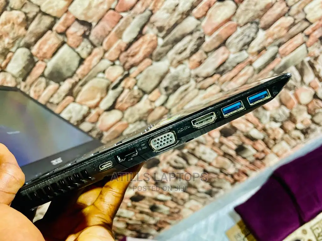 Laptop Acer Aspire E5-575g 8GB Intel Core I5 SSHD (Hybrid) 1T