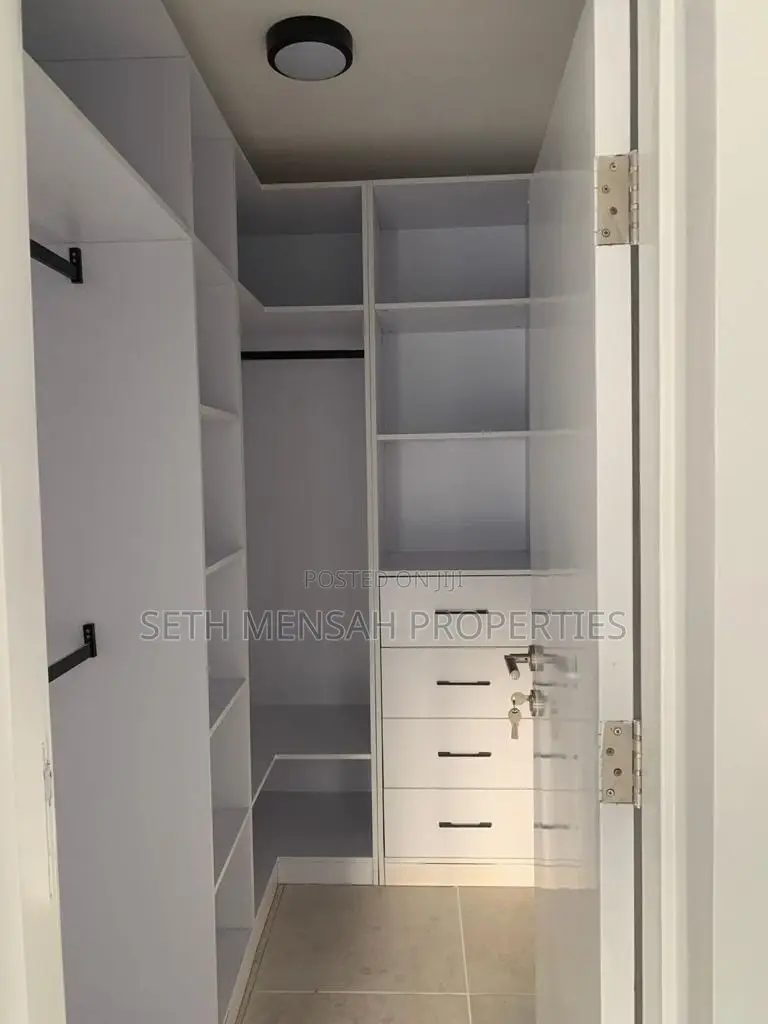 3bdrm House in Skm, Ghana Flag for sale