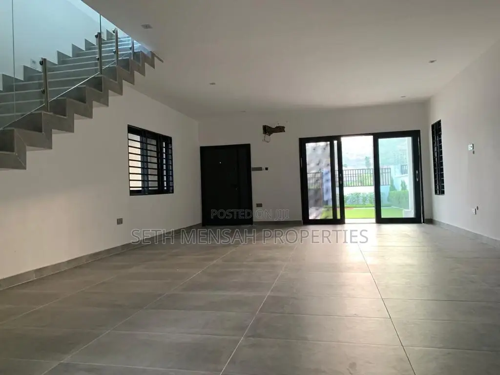 3bdrm House in Skm, Ghana Flag for sale
