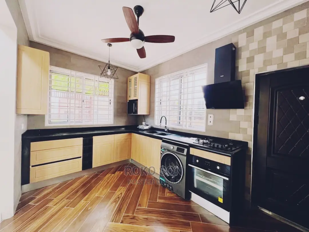 3bdrm Duplex in Dr Roko, School Area for rent