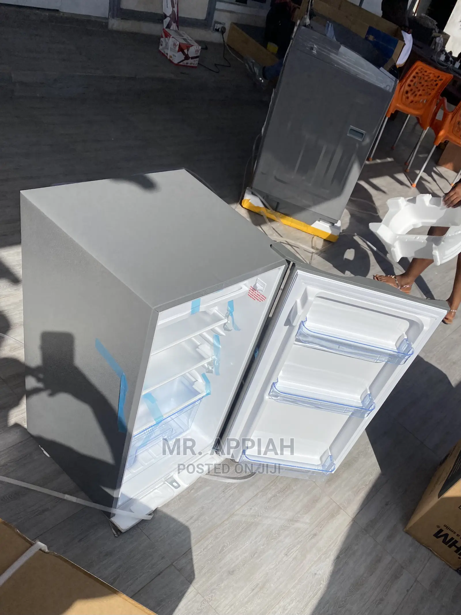 EFFECTIVE RELIABLE PEARL PF-10T Table Top Refrigerator,80L