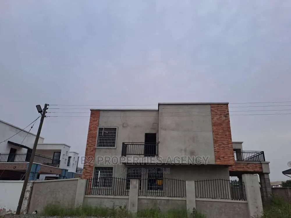 Furnished 4bdrm Duplex in B2Properties Agency, Kumasi Metropolitan