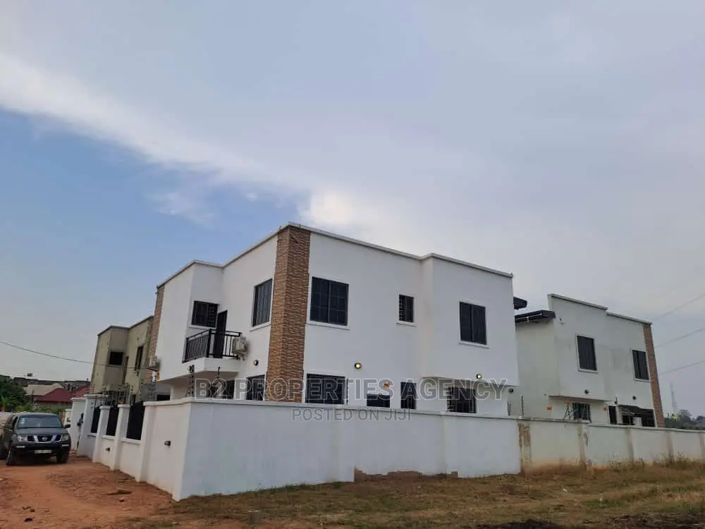 Furnished 4bdrm Duplex in B2Properties Agency, Kumasi Metropolitan