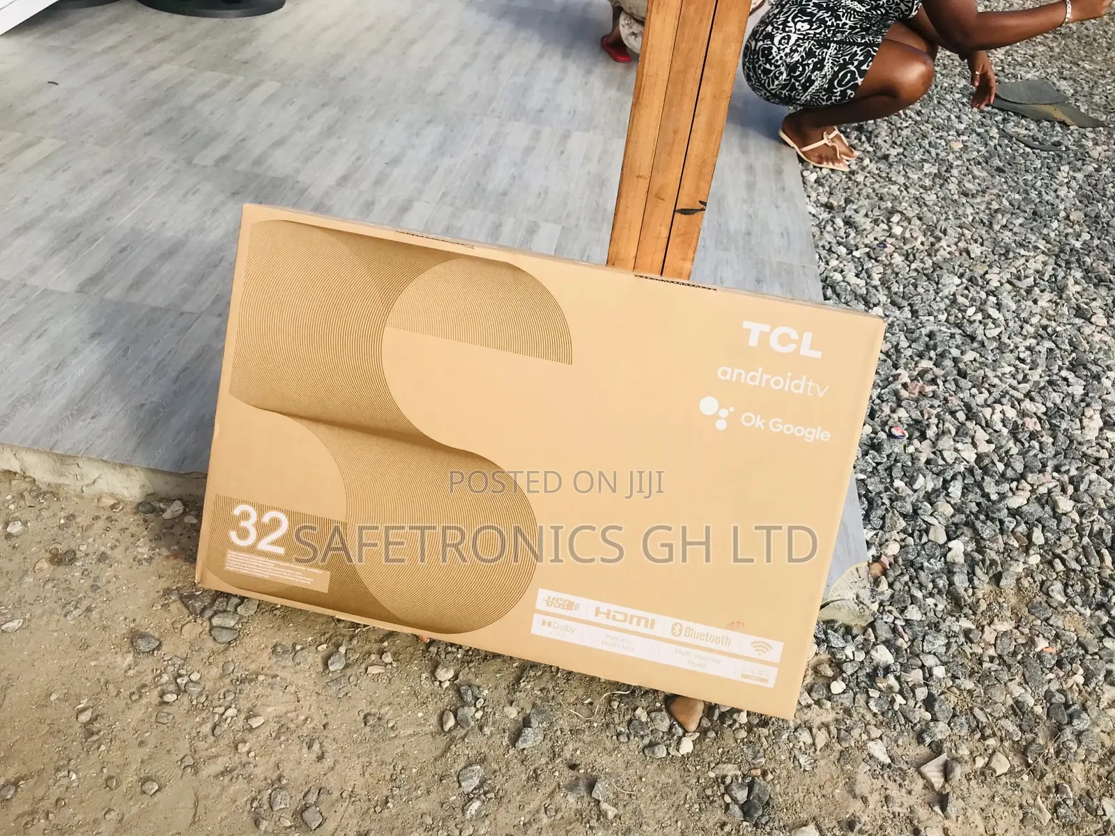 Adorable LED Unique TCL 32 Inches Glossy Digital FHD