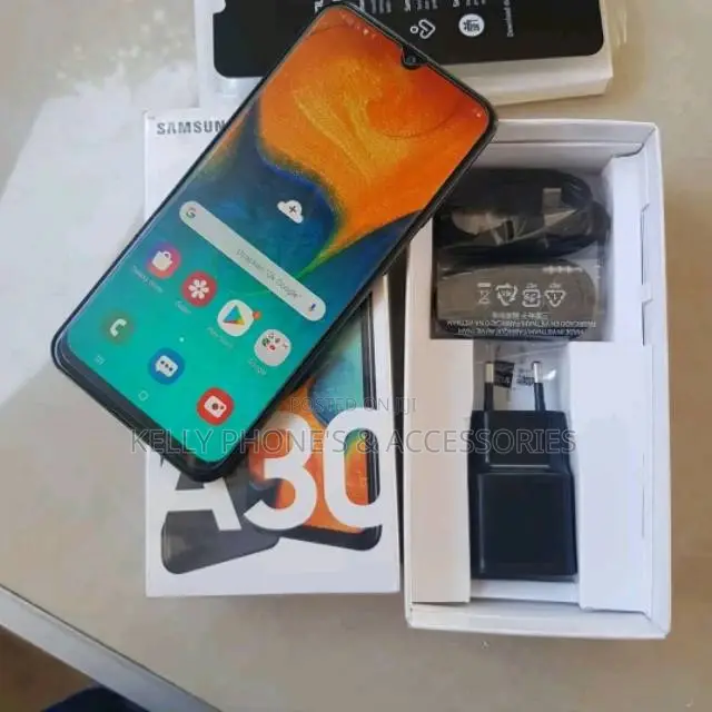 New Samsung Galaxy A30 32 GB Black